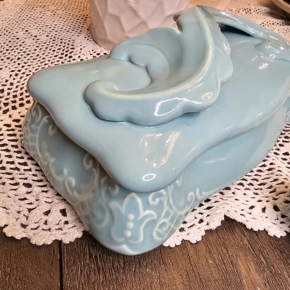Camark USA Art Pottery trinket box with lid Ornate scroll in turquoise